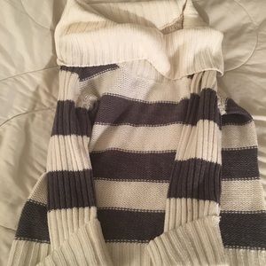 Long sleeve cowl neck sweater, size Large